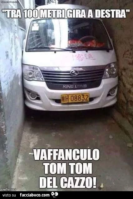 Tra 100 metri gira a destra. Vaffanculo Tom Tom del cazzo