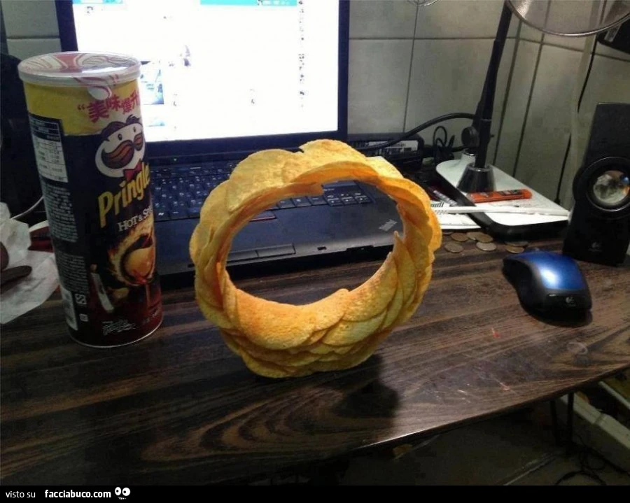 Ruota costruita con le patatine Pringles