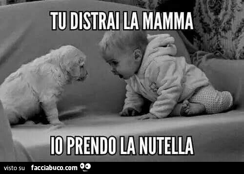 Tu distrai la mamma, io prendo la Nutella