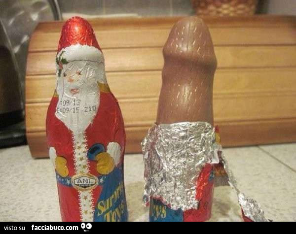 Cioccolato babbo natale. Scartato ha la forma di un pene