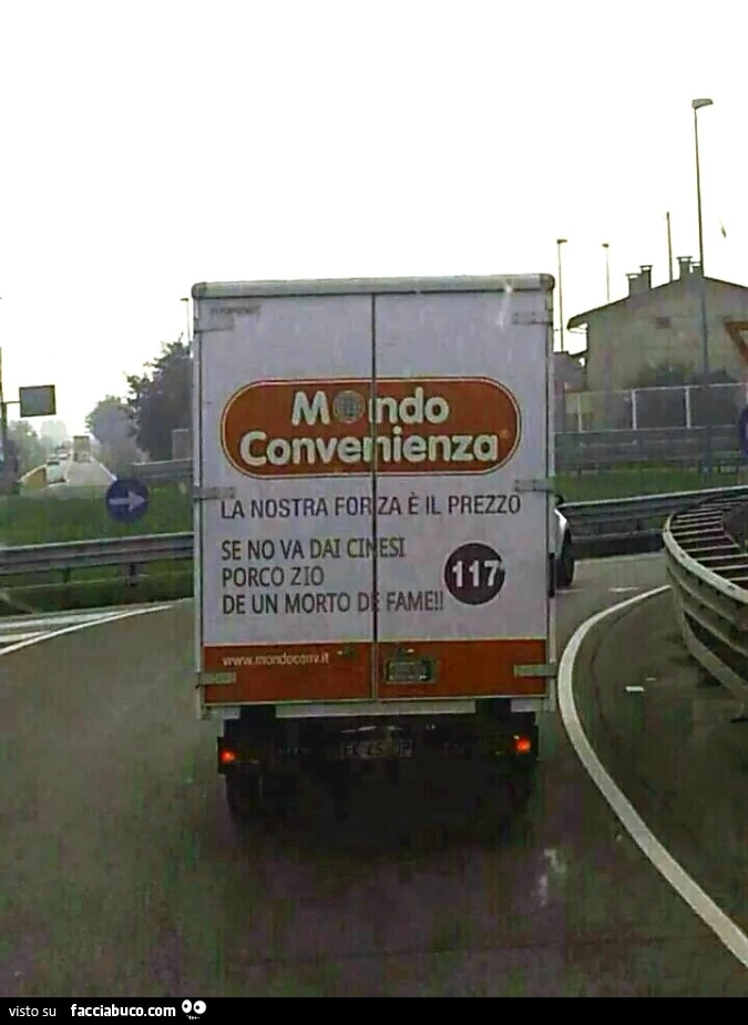 Mondo Convenienza. La nostra forza è il prezzo! Se no va dai cinesi, porco zio de un morto de fame