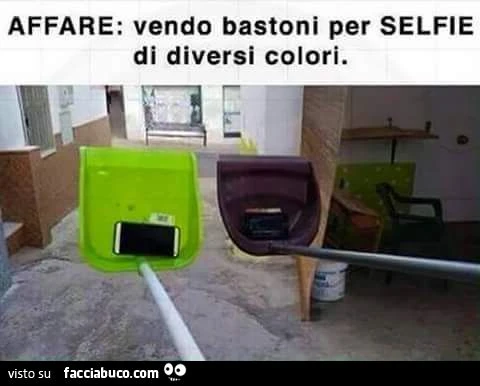 Affare: vendo bastoni per selfie di diverso colore