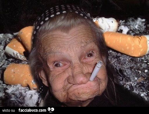una nonnina che fuma
