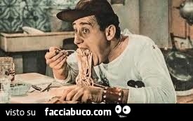 Alberto Sordi mangia gli spaghetti