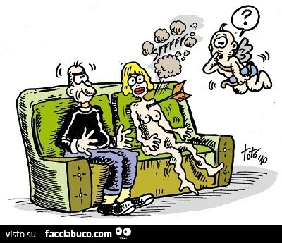 Cupido buca con una freccia bambola gonfiabile