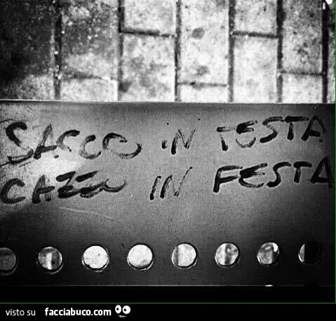 Sacco in testa, cazzo in festa