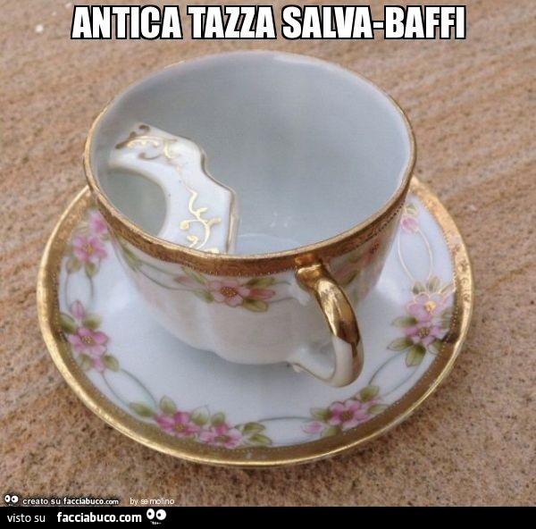 Antica tazza salva-baffi