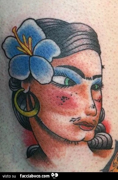 Tatuaggio orrendo: è uomo o donna?