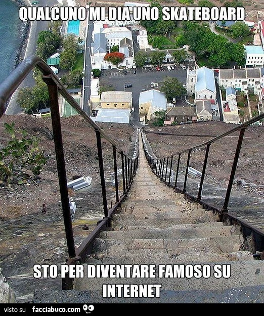 Scalinata enorme. Qualcuno mi dia uno skateboard, sto per diventare famoso su internet
