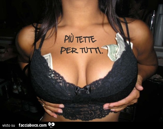 Più tette per tutti scritto sul decoltè