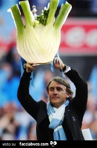 Mancini alza al cielo il finocchio