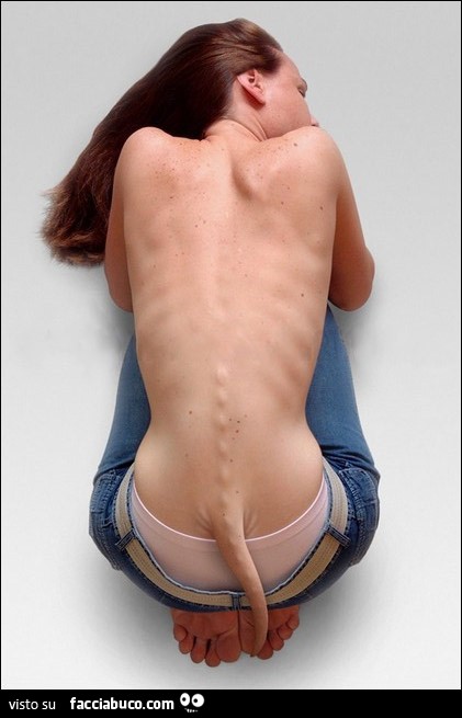Ragazza con la coda