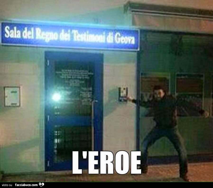 Suona il citofono alla sala del regno dei Testimoni di Geova. L'eroe
