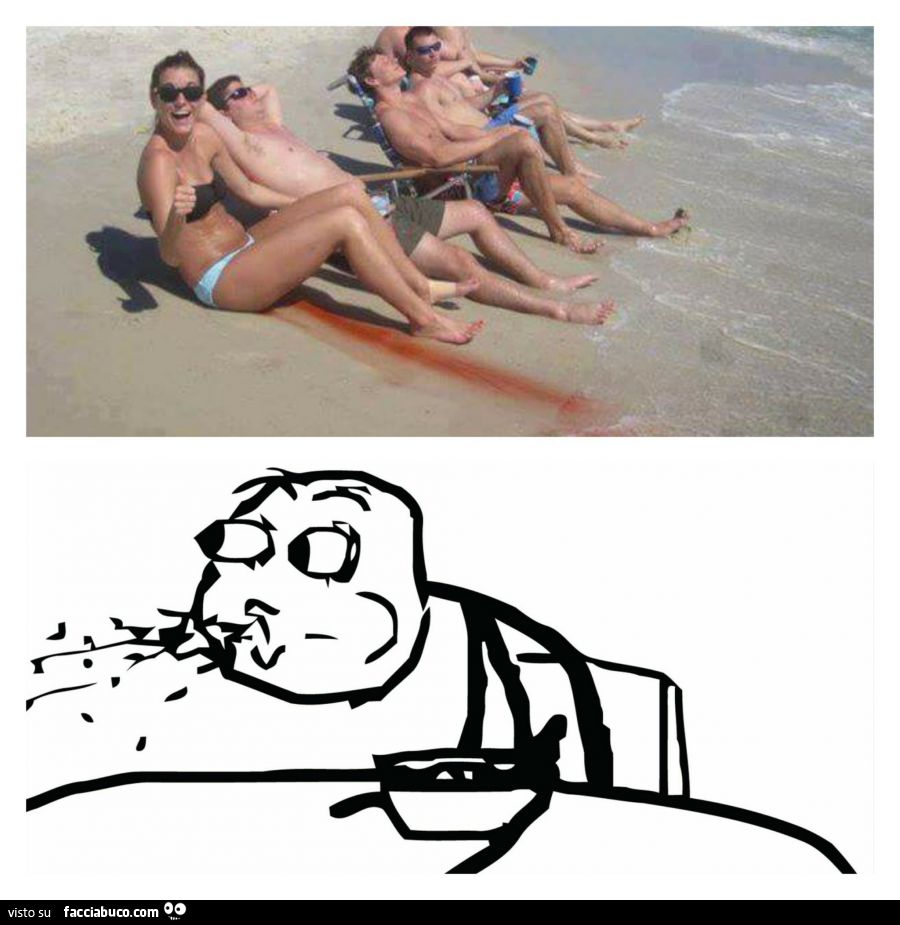 Ragazza in spiaggia con le mestruazioni