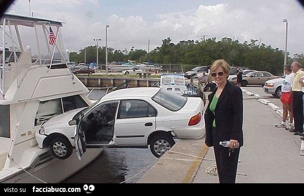 parcheggio di una donna in barca