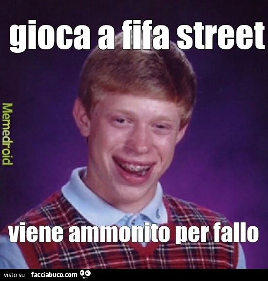 Gioca a Fifa Street. Viene ammonito per fallo
