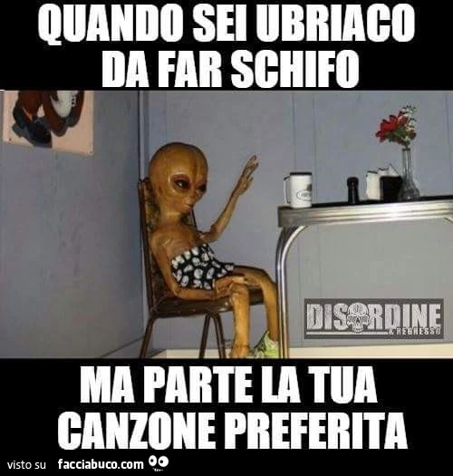 Quando sei ubriaco da far schifo, ma parte la tua canzone preferita